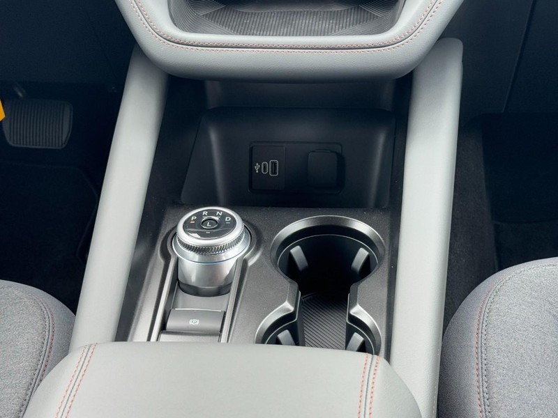 Ford Explorer Vehicle Full-screen Gallery Image 10