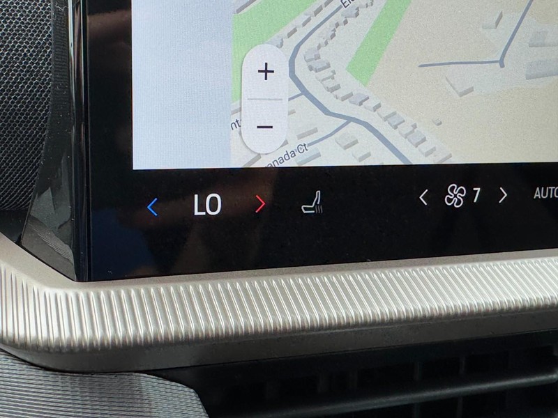 Ford Explorer Vehicle Full-screen Gallery Image 15