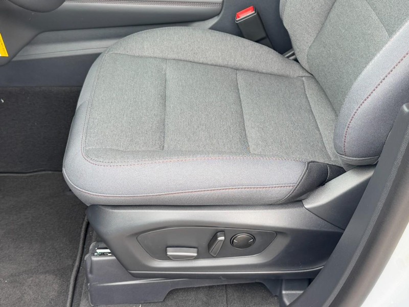 Ford Explorer Vehicle Full-screen Gallery Image 17