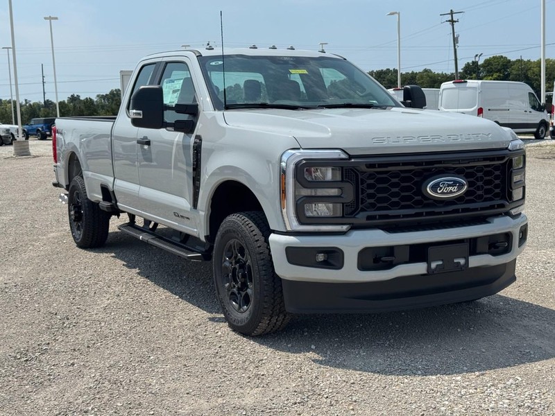 Ford Super Duty F-250 SRW Vehicle Image 02