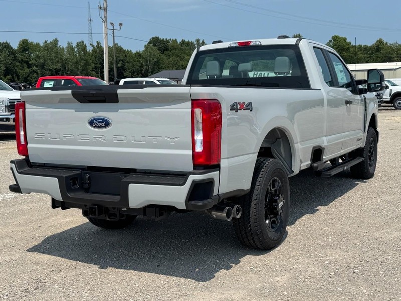 Ford Super Duty F-250 SRW Vehicle Image 03