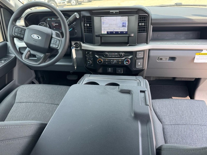 Ford Super Duty F-250 SRW Vehicle Image 06