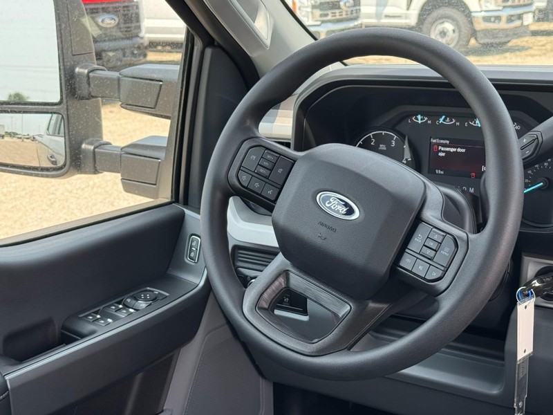 Ford Super Duty F-250 SRW Vehicle Image 07