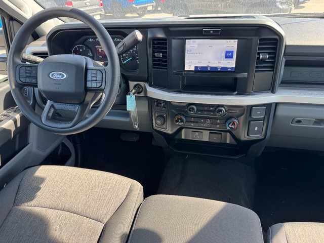 Ford Super Duty F-350 SRW Vehicle Image 06
