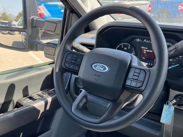 Ford Super Duty F-350 SRW Vehicle Image 07