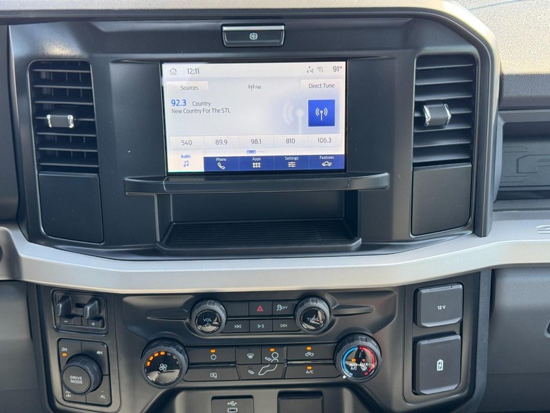 Ford Super Duty F-350 SRW Vehicle Full-screen Gallery Image 8