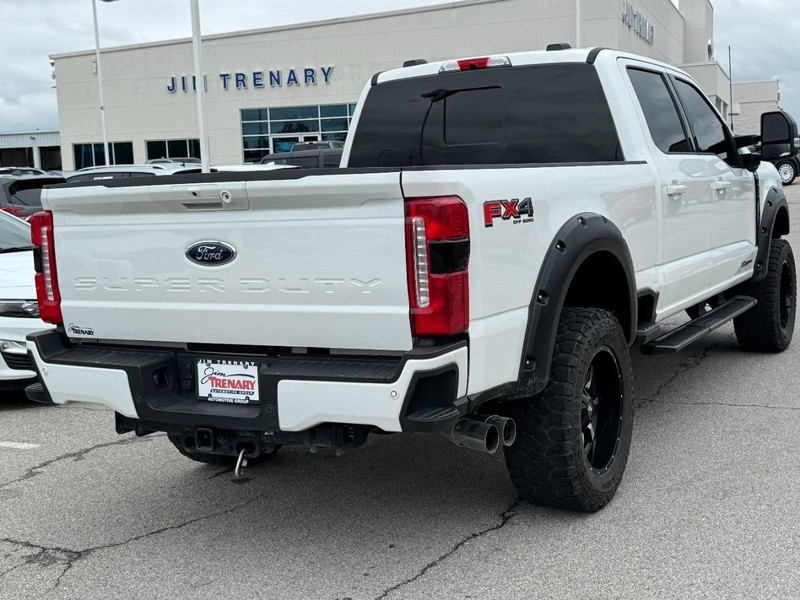 Ford Super Duty F-350 SRW Vehicle Full-screen Gallery Image 3