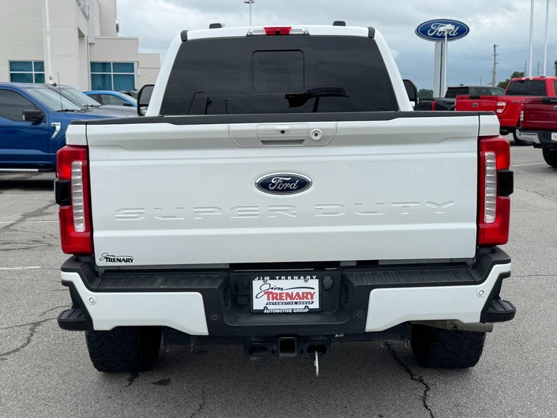 Ford Super Duty F-350 SRW Vehicle Full-screen Gallery Image 4