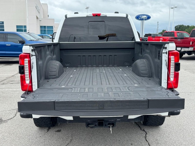 Ford Super Duty F-350 SRW Vehicle Full-screen Gallery Image 5
