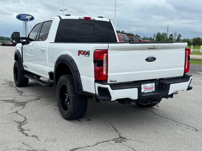 Ford Super Duty F-350 SRW Vehicle Full-screen Gallery Image 6