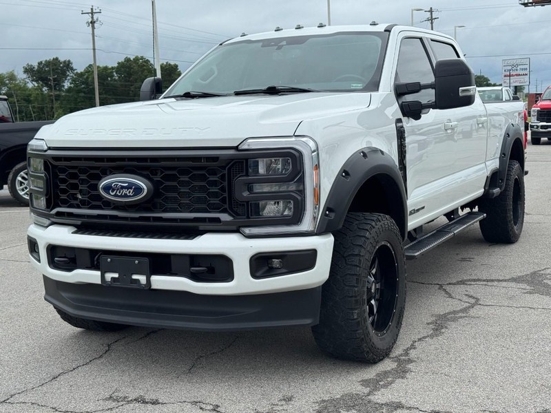 Ford Super Duty F-350 SRW Vehicle Full-screen Gallery Image 8