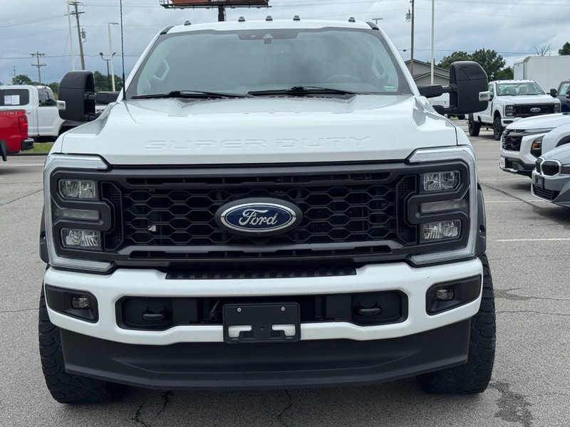Ford Super Duty F-350 SRW Vehicle Full-screen Gallery Image 9