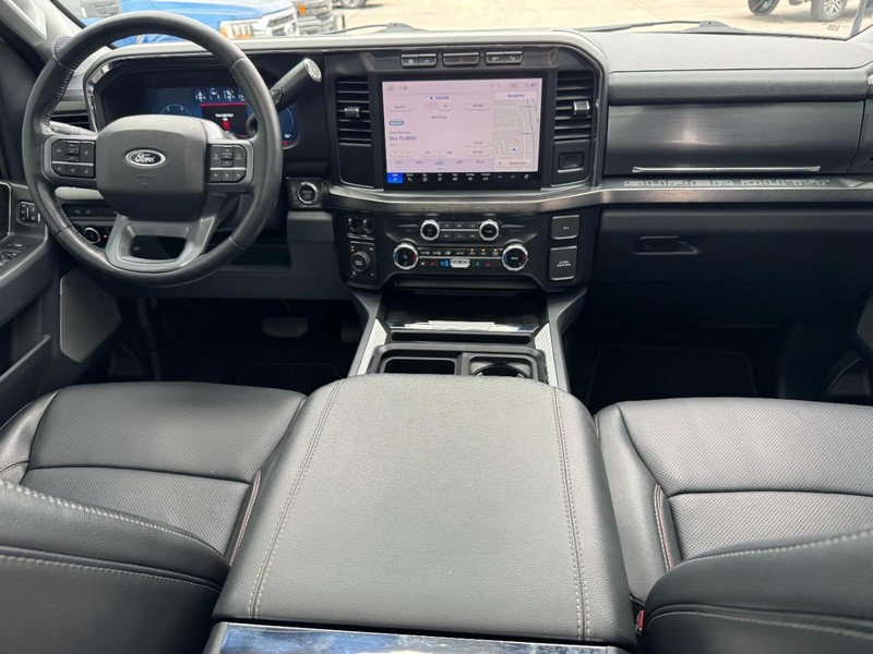 Ford Super Duty F-350 SRW Vehicle Full-screen Gallery Image 11