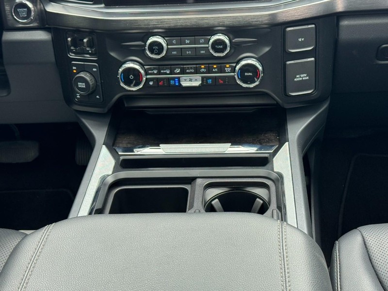 Ford Super Duty F-350 SRW Vehicle Full-screen Gallery Image 14