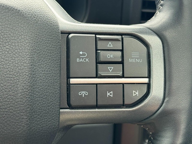 Ford Super Duty F-350 SRW Vehicle Full-screen Gallery Image 18