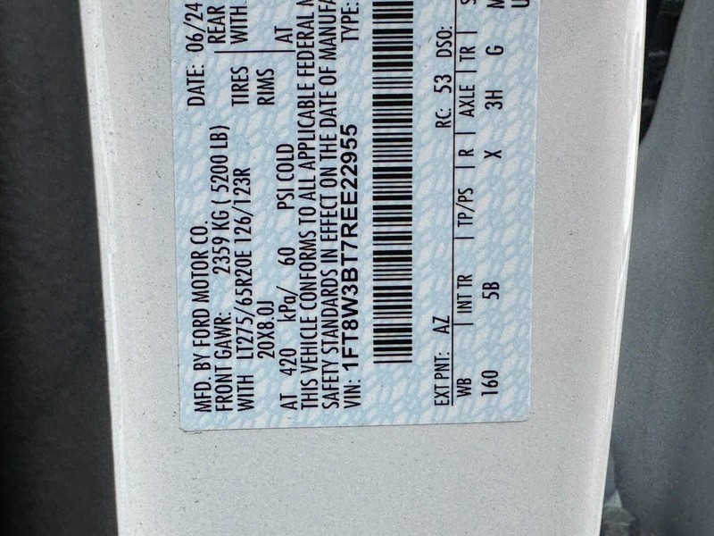 Ford Super Duty F-350 SRW Vehicle Full-screen Gallery Image 26