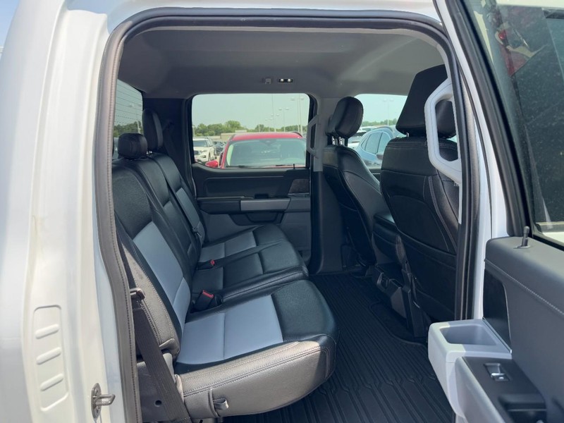 Ford F-150 Vehicle Full-screen Gallery Image 10