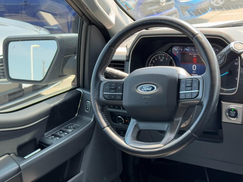 Ford F-150 Vehicle Full-screen Gallery Image 12