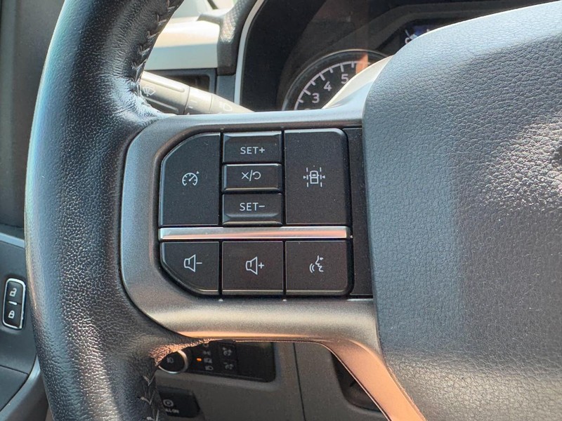 Ford F-150 Vehicle Full-screen Gallery Image 16