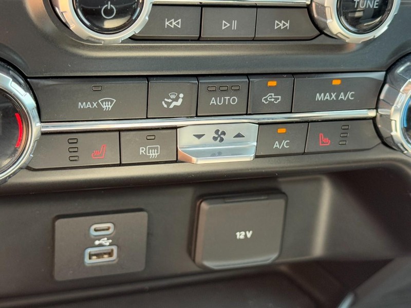 Ford F-150 Vehicle Full-screen Gallery Image 19