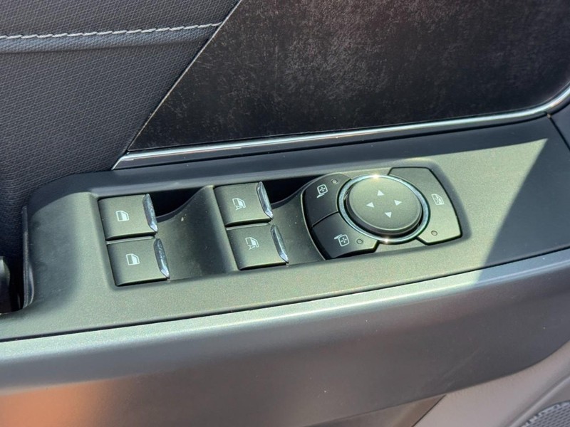 Ford F-150 Vehicle Full-screen Gallery Image 23