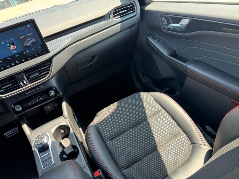 Ford Escape Vehicle Image 15