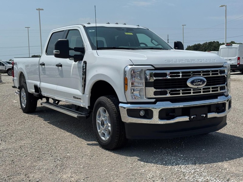 Ford Super Duty F-250 SRW Vehicle Image 02