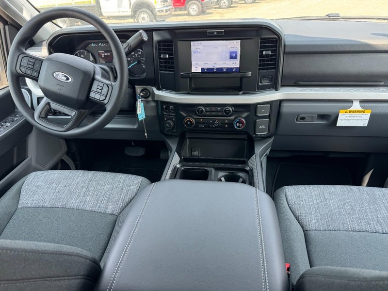 Ford Super Duty F-250 SRW Vehicle Image 06