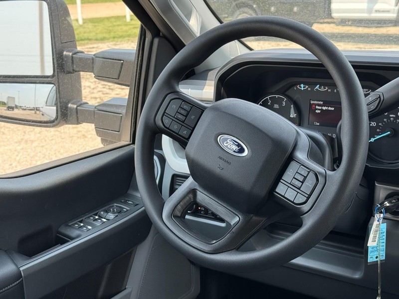 Ford Super Duty F-250 SRW Vehicle Image 07