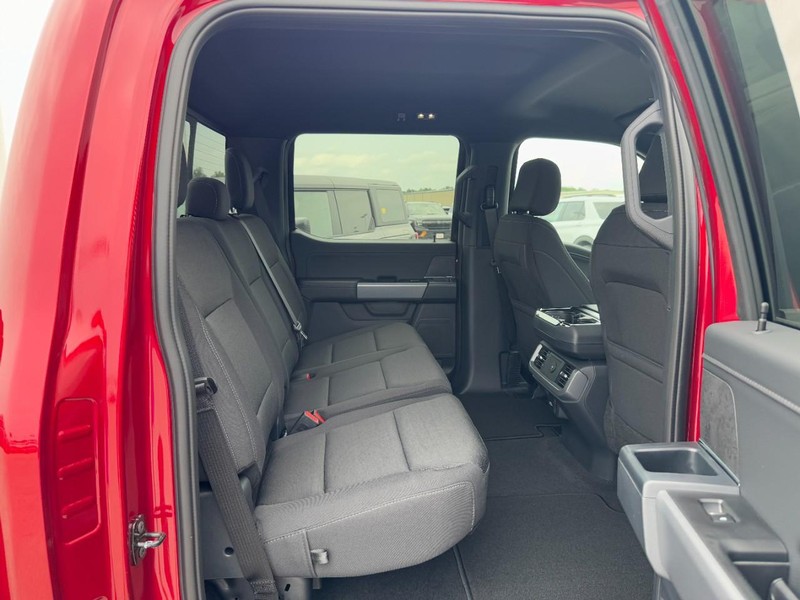 Ford F-150 Vehicle Full-screen Gallery Image 5