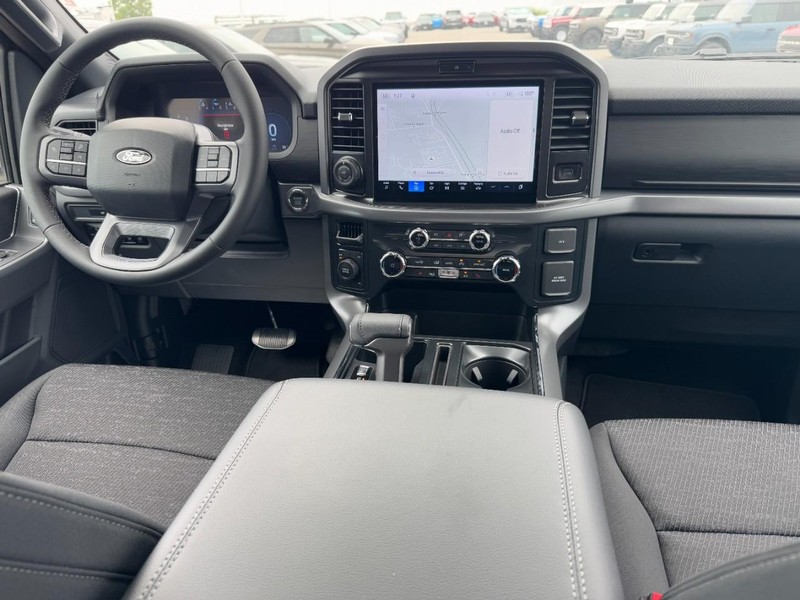 Ford F-150 Vehicle Full-screen Gallery Image 6