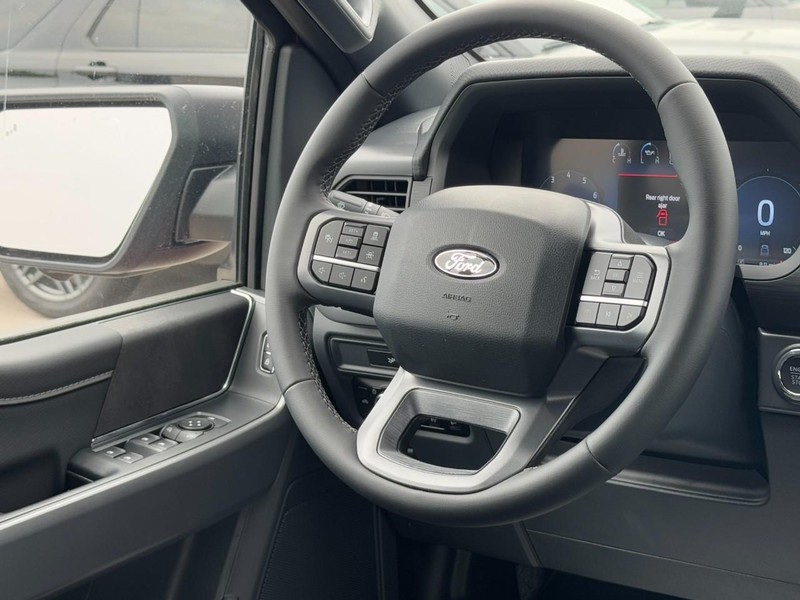 Ford F-150 Vehicle Full-screen Gallery Image 7