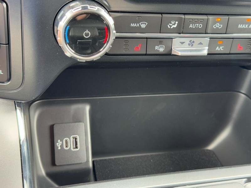 Ford F-150 Vehicle Full-screen Gallery Image 12