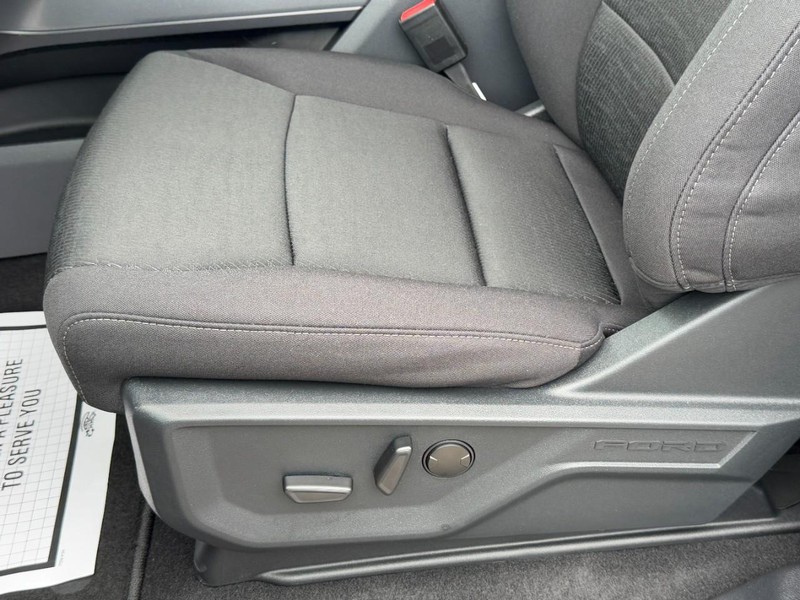 Ford F-150 Vehicle Full-screen Gallery Image 15