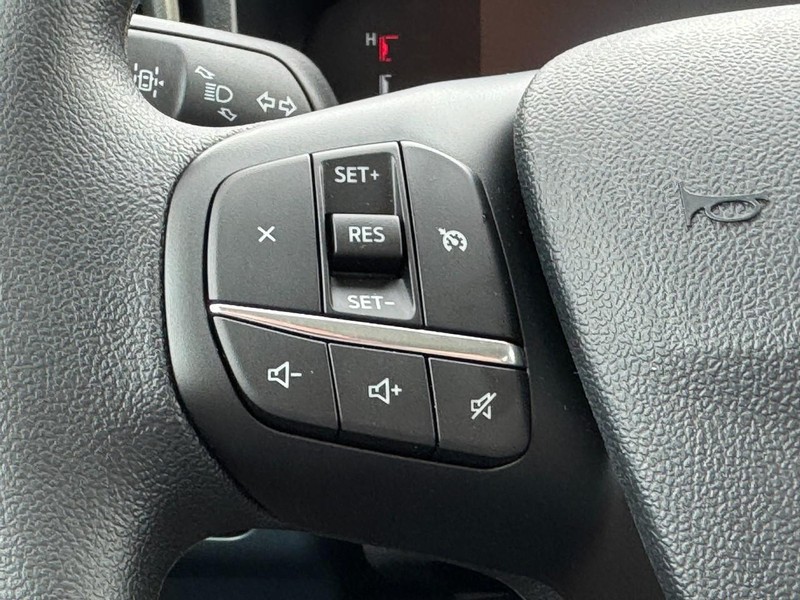 Ford Maverick Vehicle Image 10