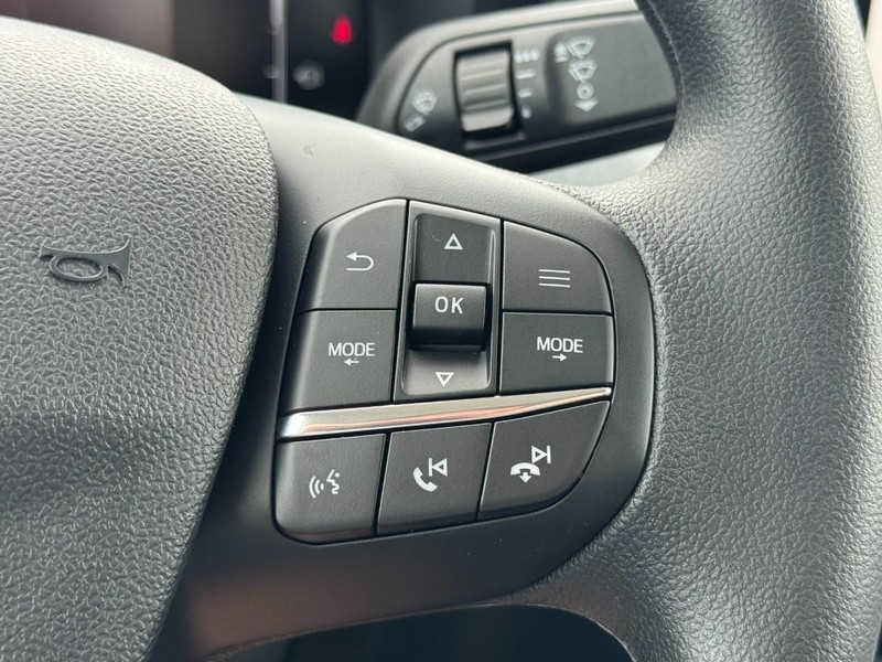 Ford Maverick Vehicle Image 11