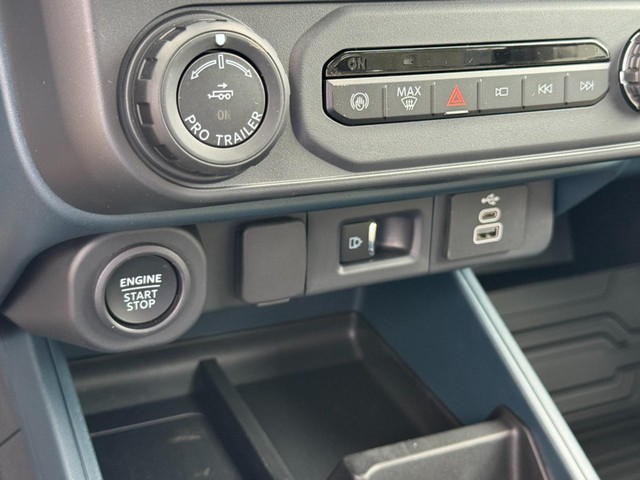 Ford Maverick Vehicle Image 12