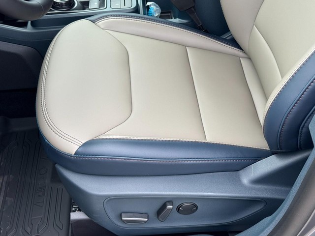 Ford Maverick Vehicle Image 16