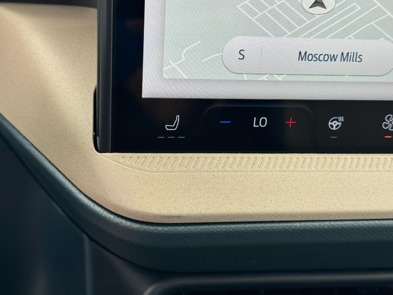 Ford Maverick Vehicle Full-screen Gallery Image 13
