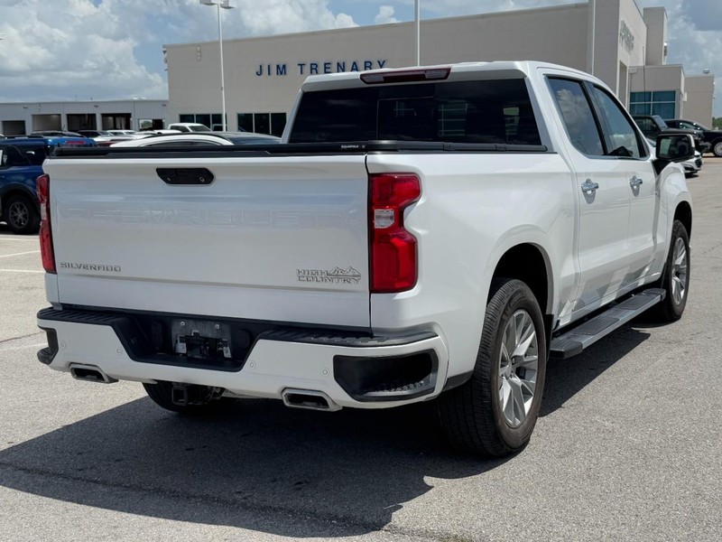 Chevrolet Silverado 1500 LTD Vehicle Full-screen Gallery Image 03