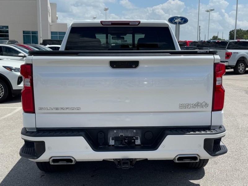 Chevrolet Silverado 1500 LTD Vehicle Full-screen Gallery Image 04