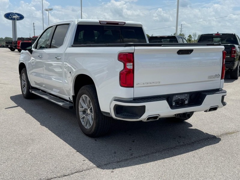 Chevrolet Silverado 1500 LTD Vehicle Full-screen Gallery Image 06