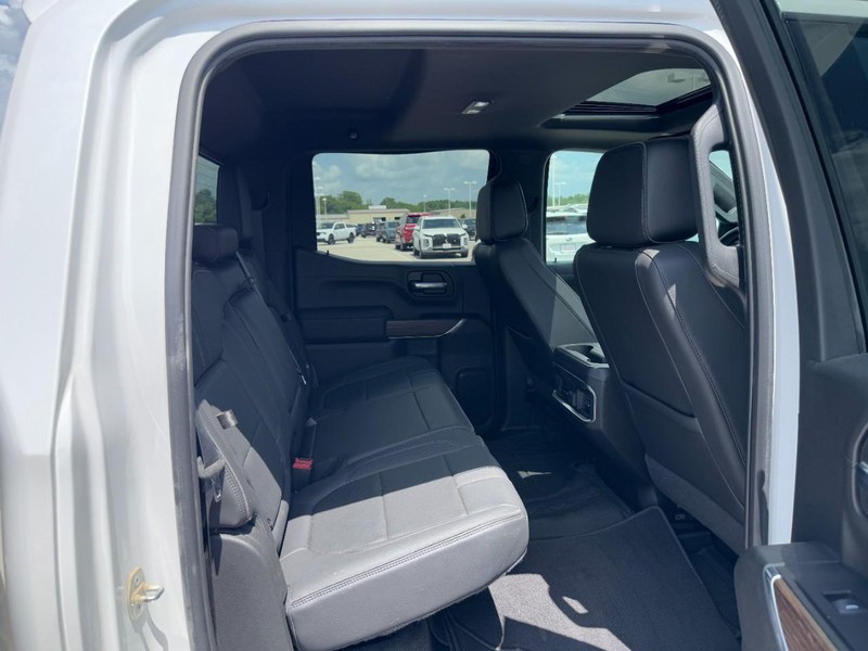 Chevrolet Silverado 1500 LTD Vehicle Full-screen Gallery Image 10