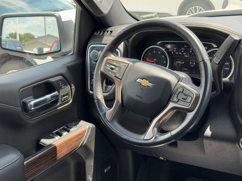 Chevrolet Silverado 1500 LTD Vehicle Full-screen Gallery Image 12