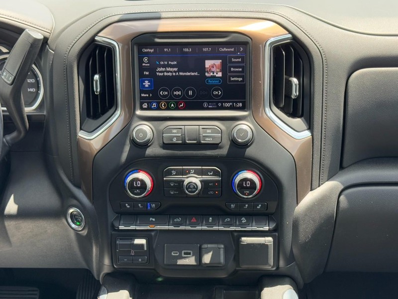 Chevrolet Silverado 1500 LTD Vehicle Full-screen Gallery Image 13