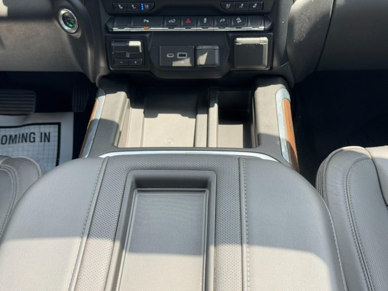 Chevrolet Silverado 1500 LTD Vehicle Full-screen Gallery Image 14