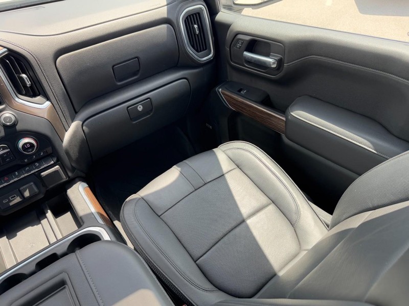 Chevrolet Silverado 1500 LTD Vehicle Full-screen Gallery Image 15