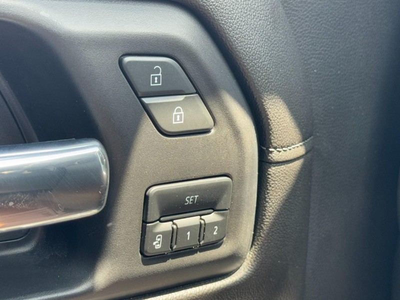 Chevrolet Silverado 1500 LTD Vehicle Full-screen Gallery Image 16
