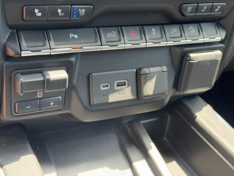 Chevrolet Silverado 1500 LTD Vehicle Full-screen Gallery Image 20