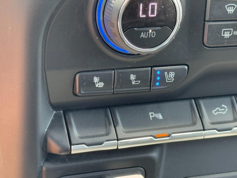Chevrolet Silverado 1500 LTD Vehicle Full-screen Gallery Image 21
